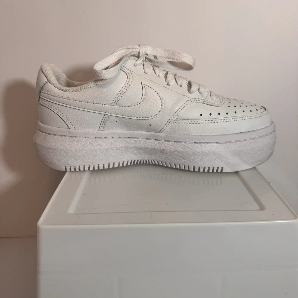 Nike Women's Court Vision Alta LTR Shoes DM0113-100 Triple White Preowned Size 7